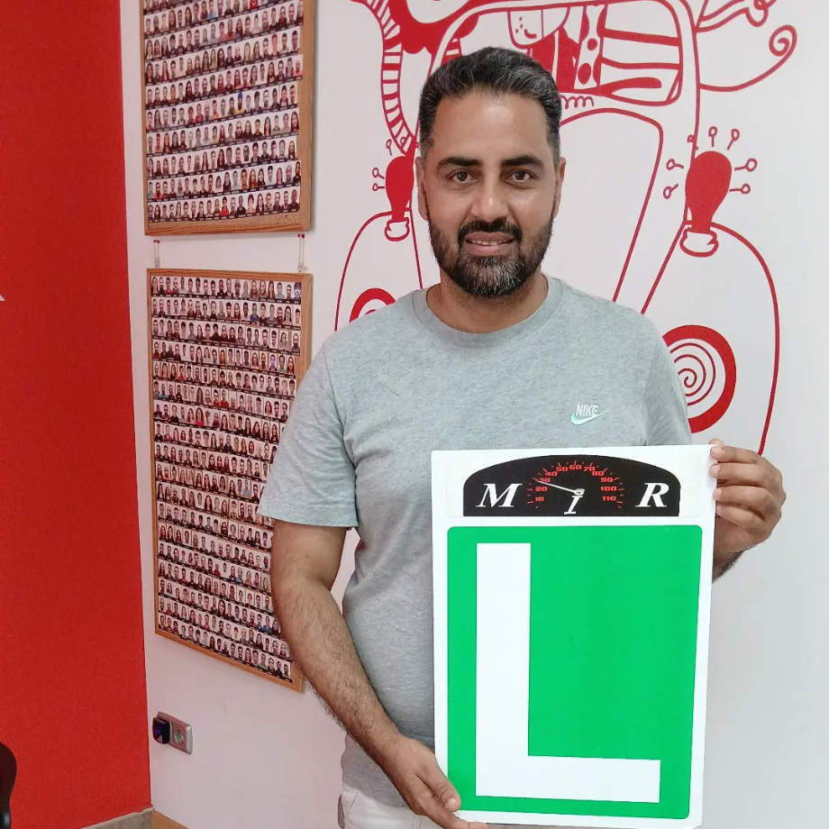 Convalida tu carnet de coche extranjero en Montcada i Reixac
